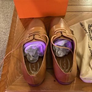 Mona Flying Women’s perforated lace up oxfords